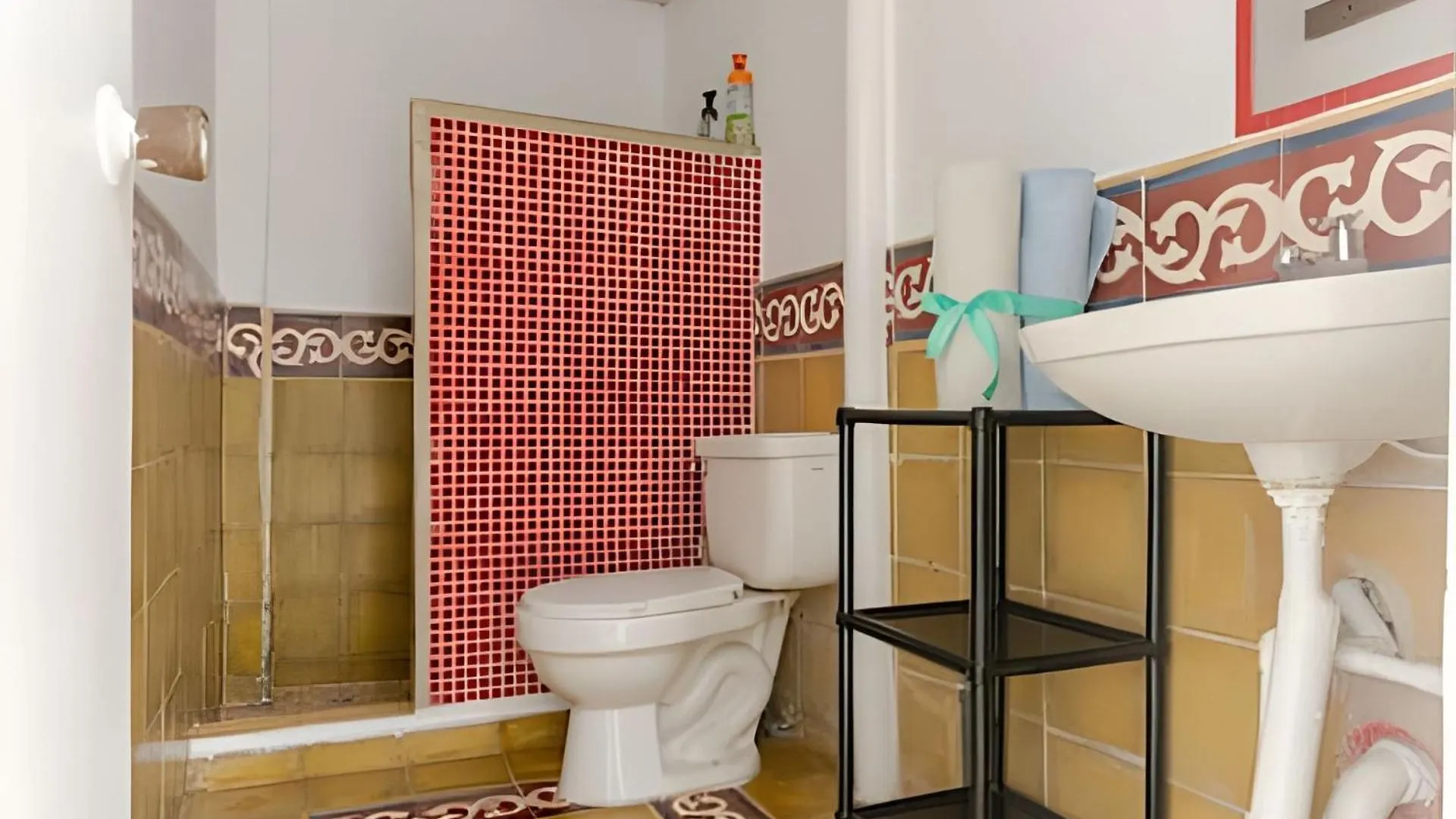 Benedetti: Building In The Historic Center Of Cartagena Apartment Colombia