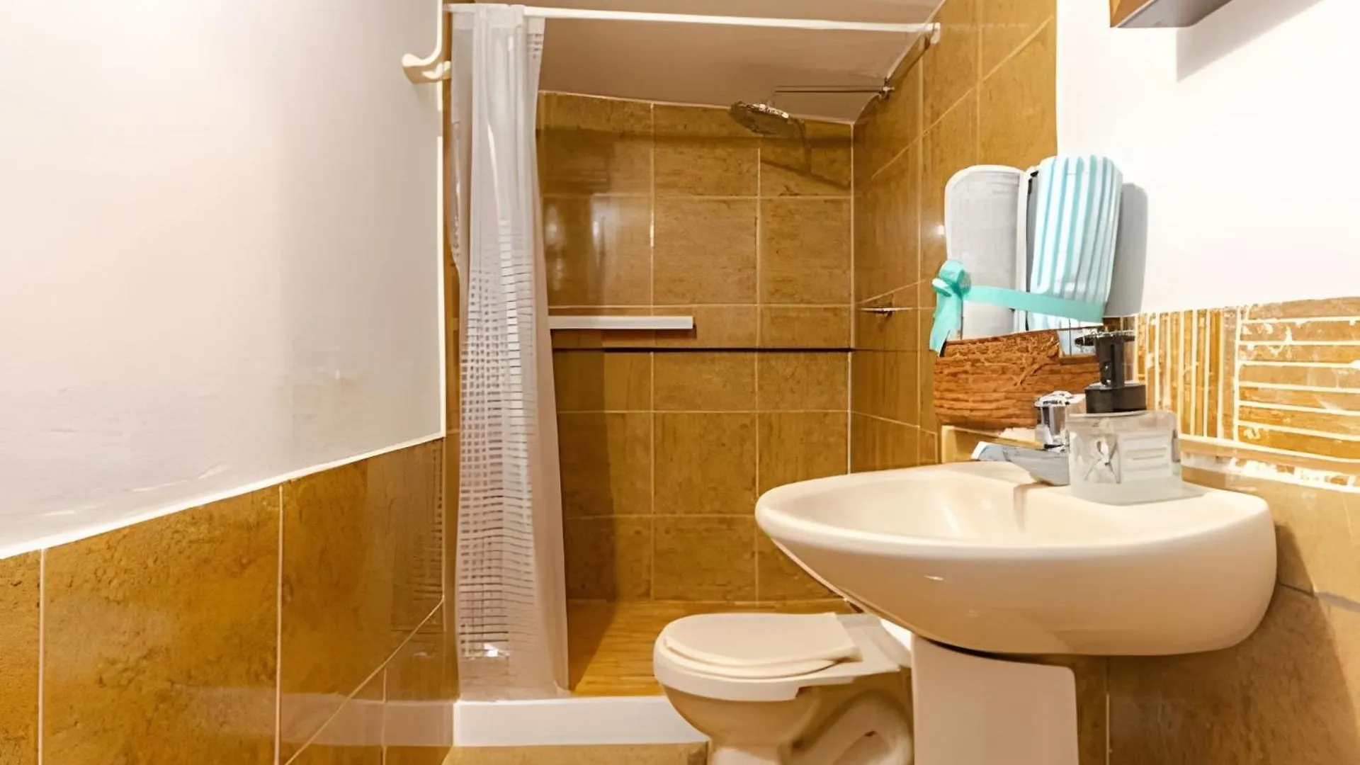 Benedetti: Building In The Historic Center Of Cartagena Apartment Colombia