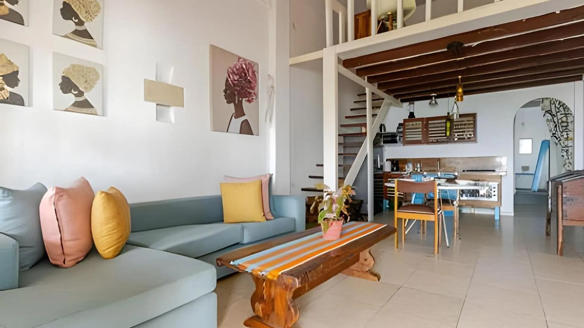Benedetti: Building In The Historic Center Of Cartagena Apartment